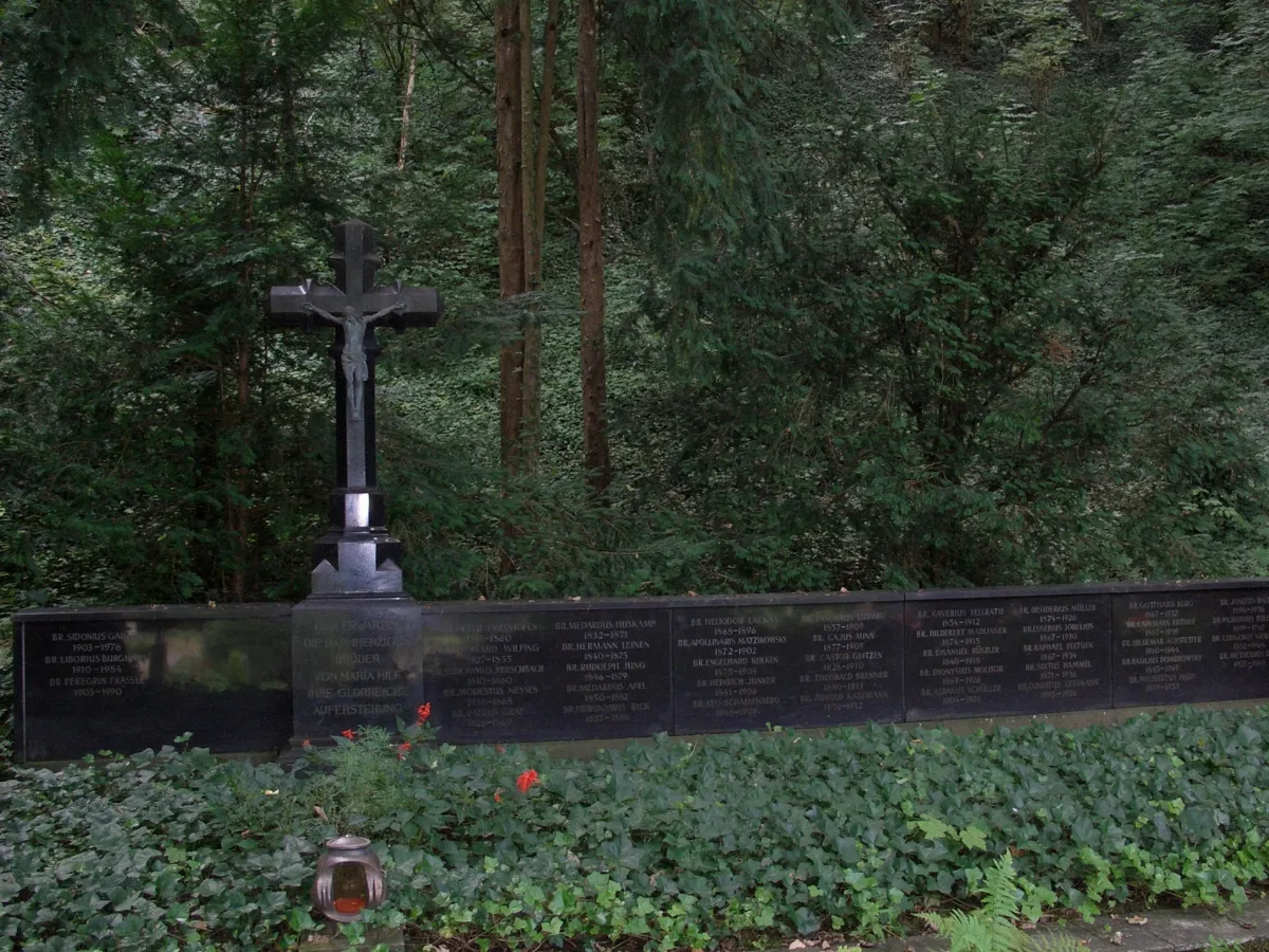 Grabmal Barmherzige Brüder Hauptfriedhof Koblenz
