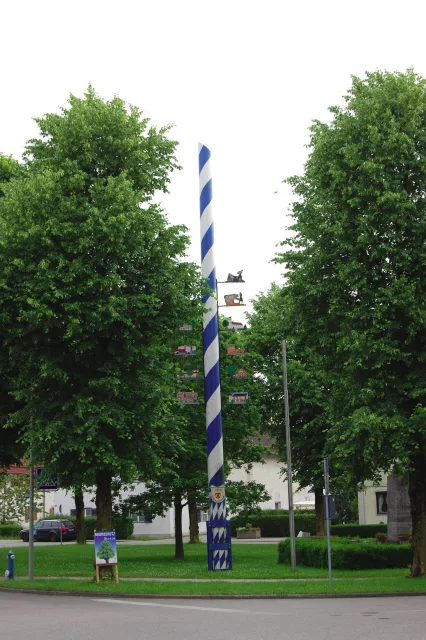 Grasbrunn Maibaum Geo.hlipp.de 11377