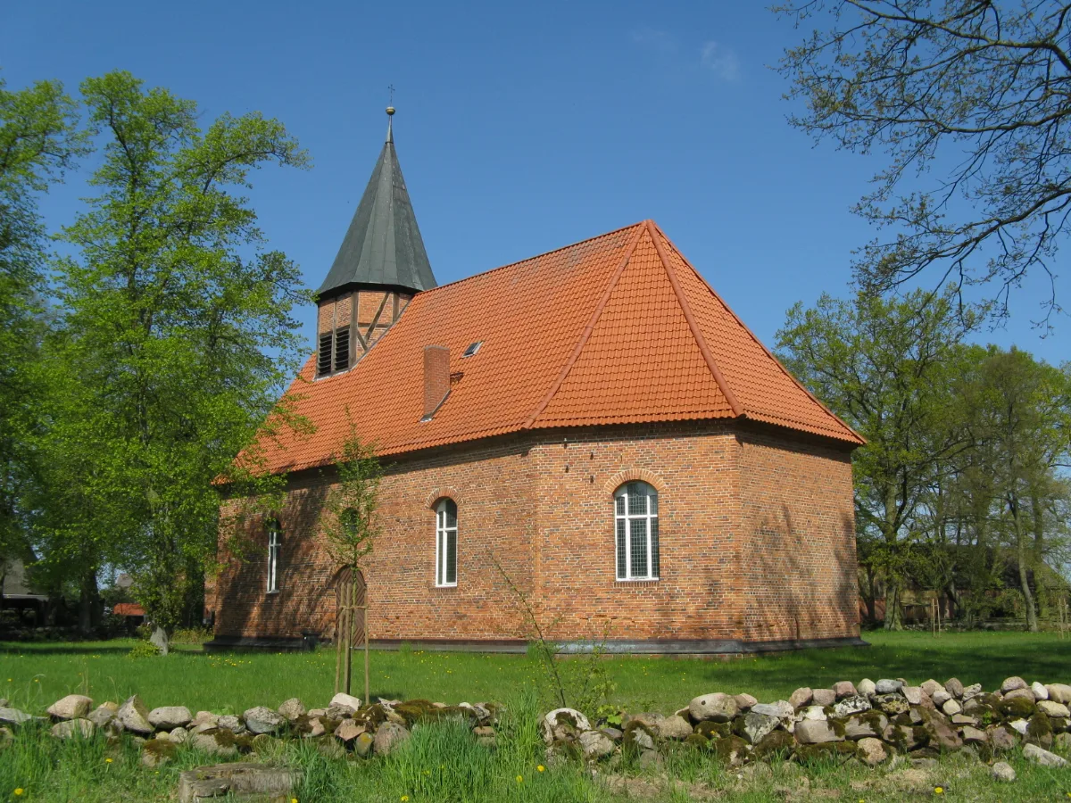Gross Laasch Kirche 2008 05 05