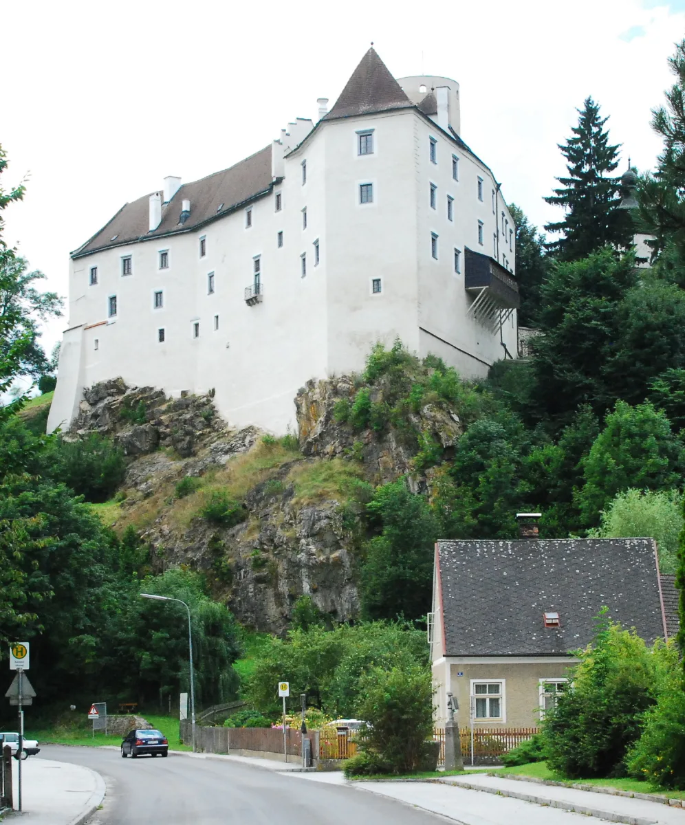 Guentherz 2010 07 31 0112 Karlstein Burg
