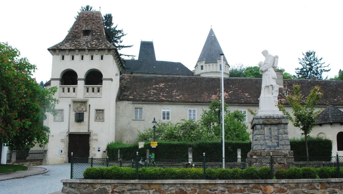 Guentherz 2011 05 01 0054 Maissau Schloss