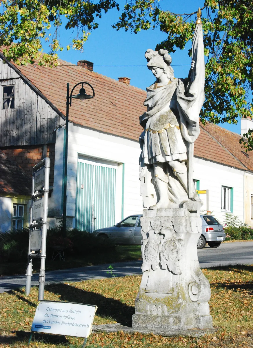 Guentherz 2011 10 01 0162 Walkenstein Statue Heiliger Florian