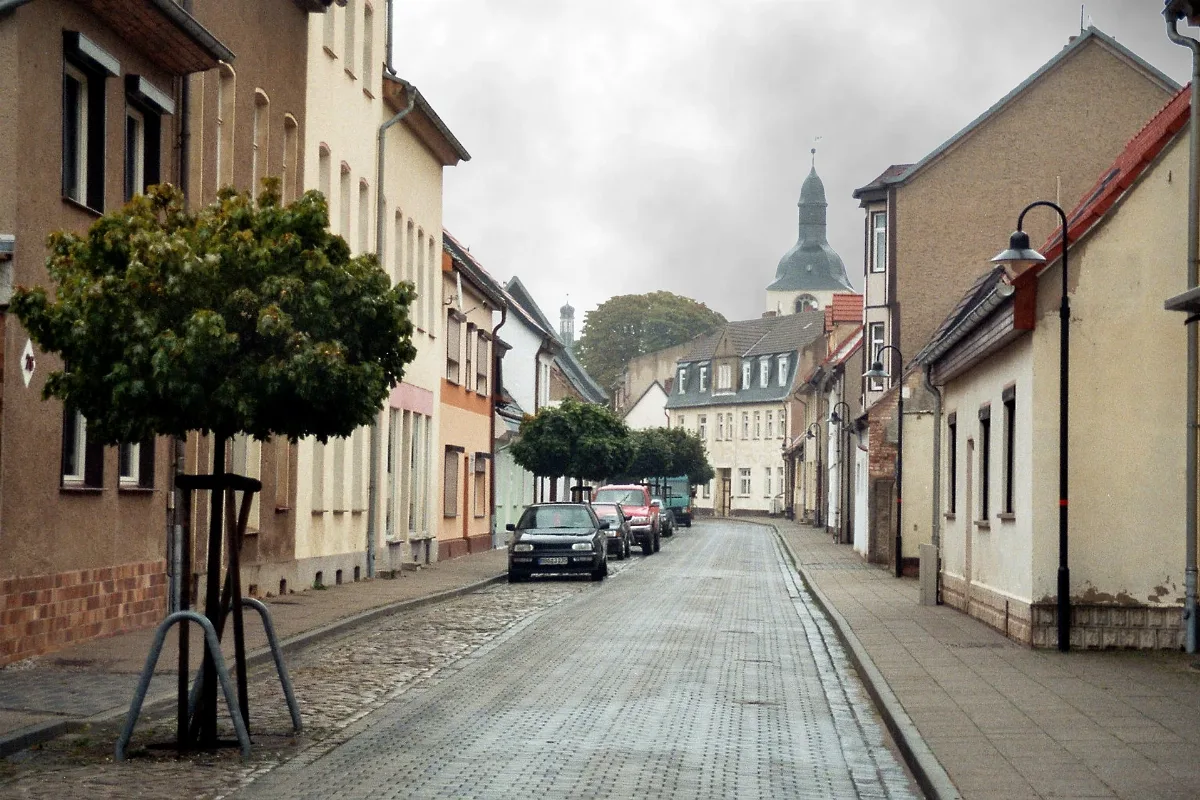 Güsten, Die Neue Straße