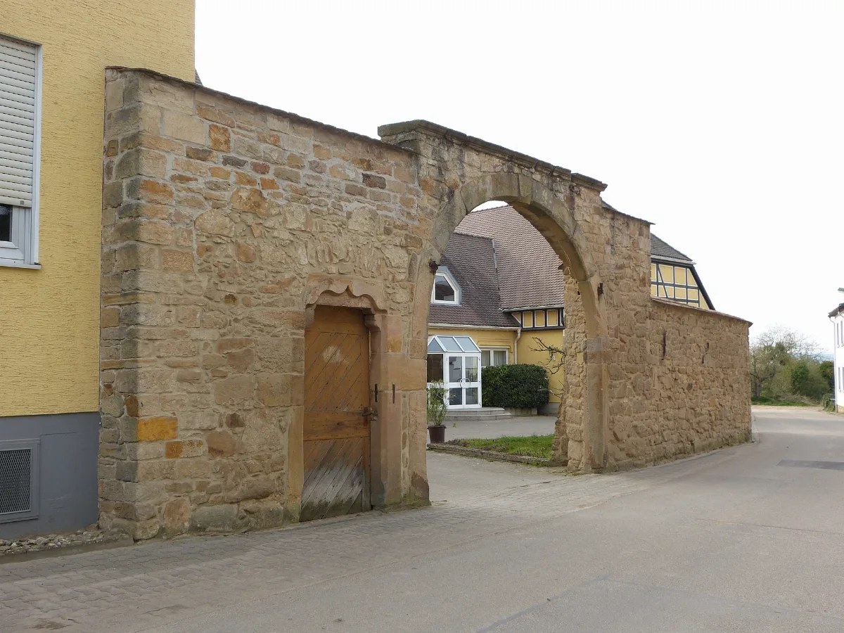 Hochdorf Toranlage Pfarrhaus 2015