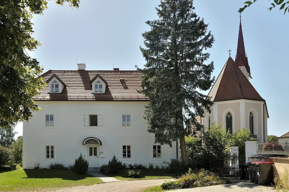 Holzhausen Pfarrhof Kirche Gartenmauer