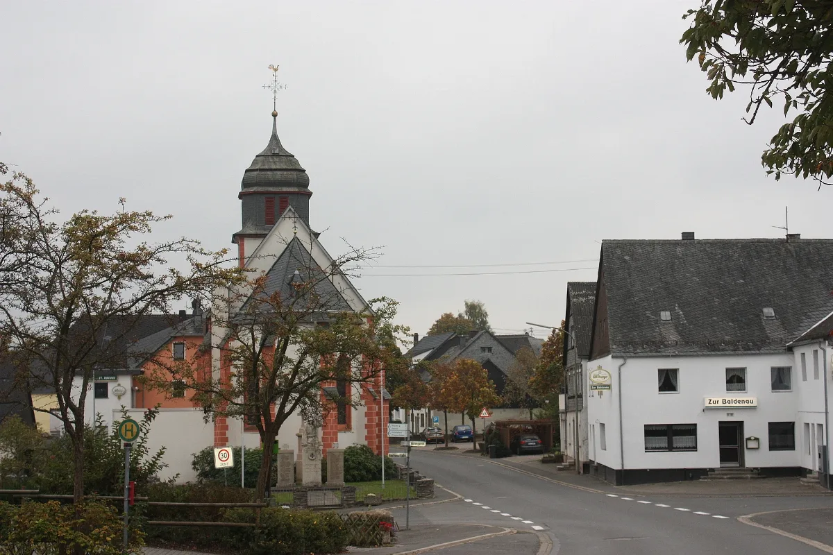 Hundheim (Morbach), Kirche St.rochus Und Restaurant "Zur Baldenau"