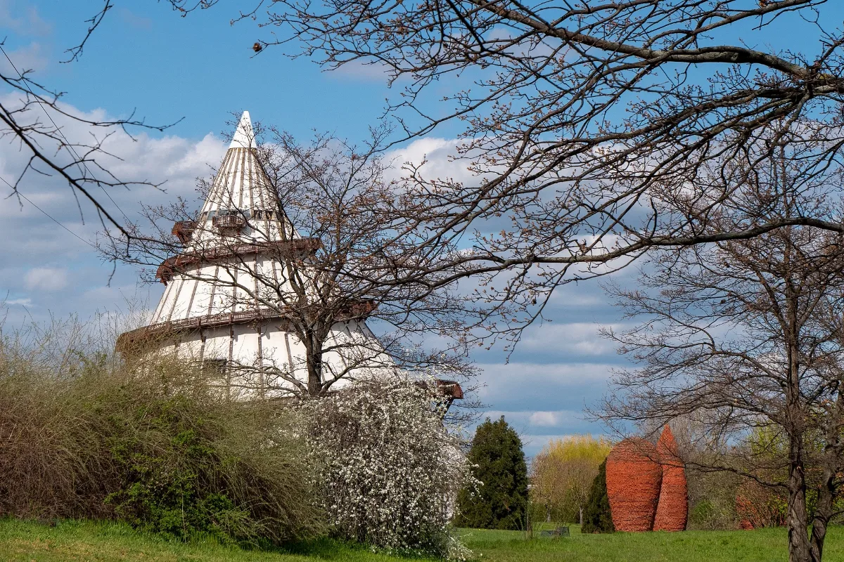 Jahrtausendturm Im Elbauenpark
