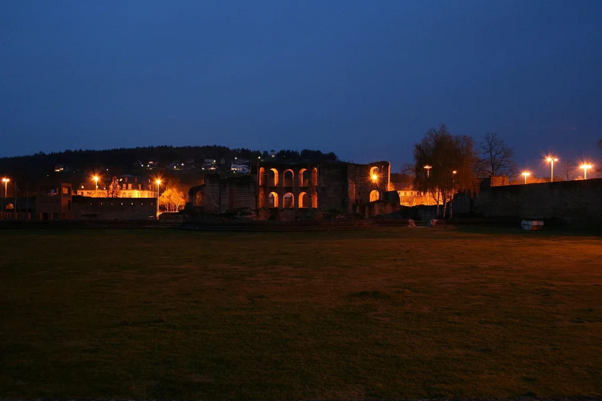 Kaiserthermen Bei Nacht