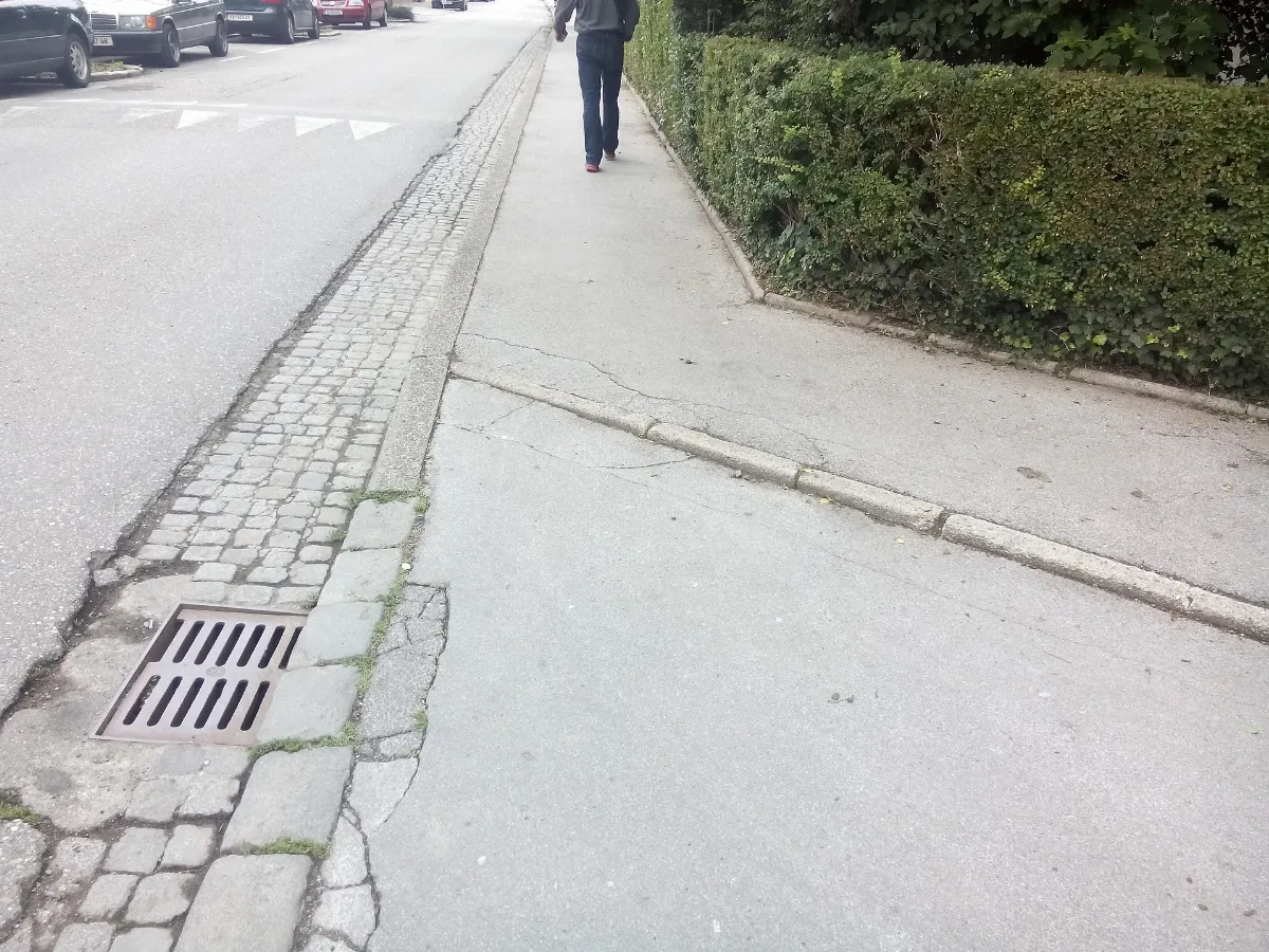Kerb Sandgasse Hauseinfahrt