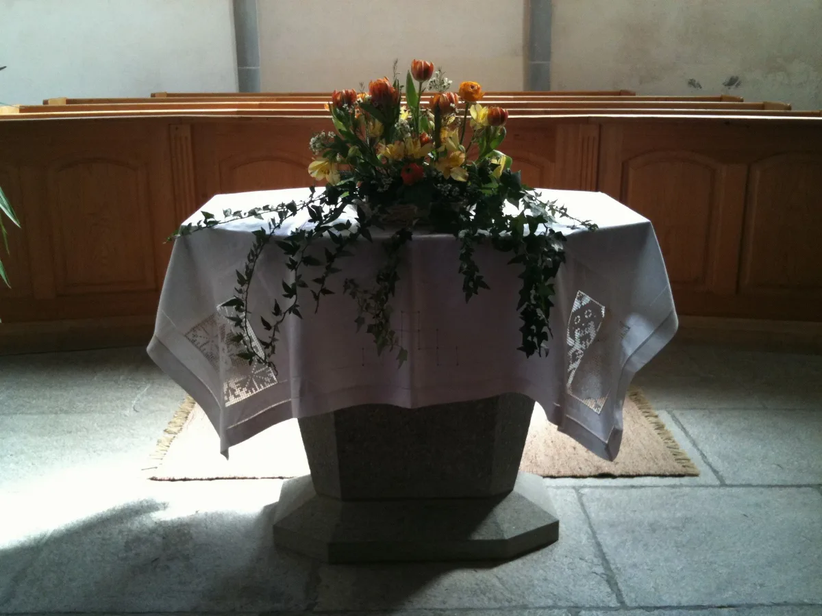 Kirche Jenaz 3