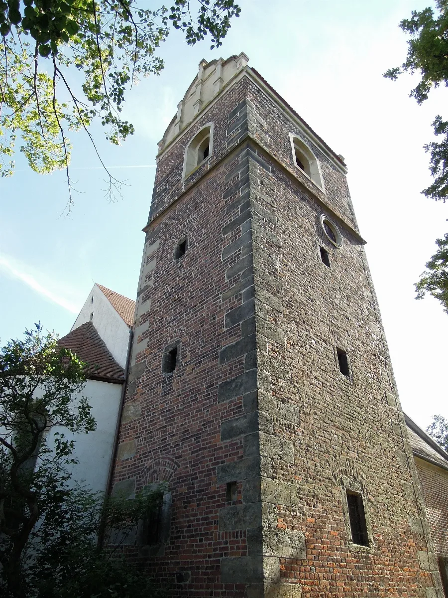 Kirche Zum Heiligen Kreuz Klöden Kirchturm In Der Nordostansicht, Turm Am Ostschluss Azentrisch Angesetzt Mitte Juni 2022