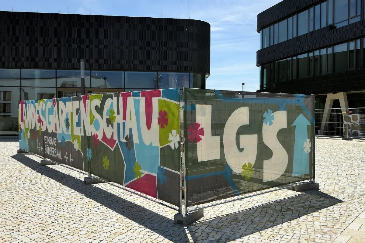 Kirchheim Bei München, Lgs, Hinweis Vor Dem Bürgersaal, 1