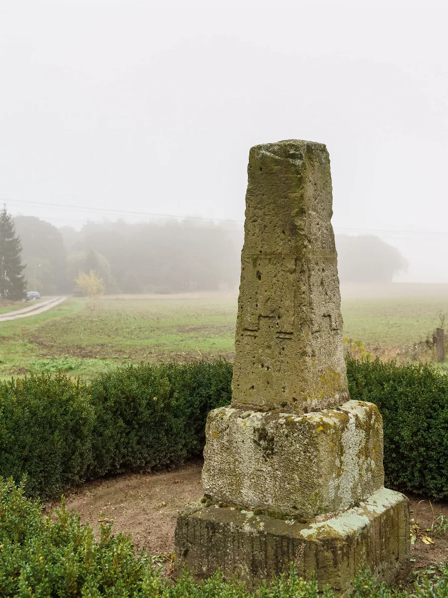 Krevese Preussischer Ganzmeilenobelisk 305