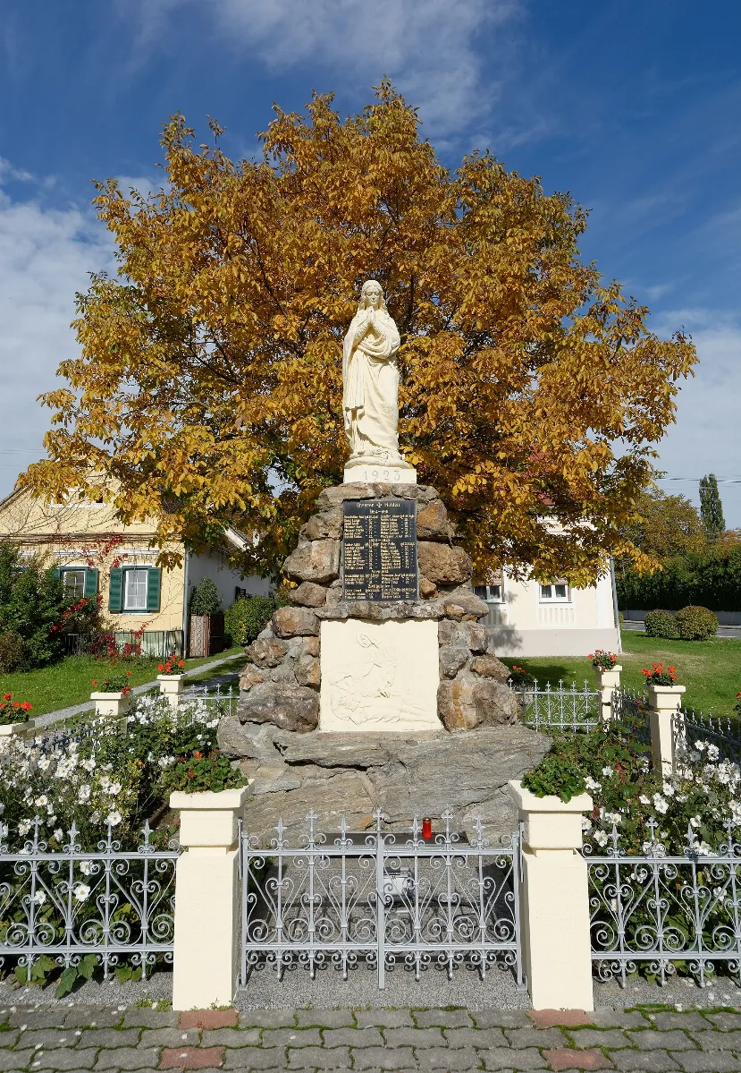 Kriegerdenkmal 8098 In A 7474 Eisenberg