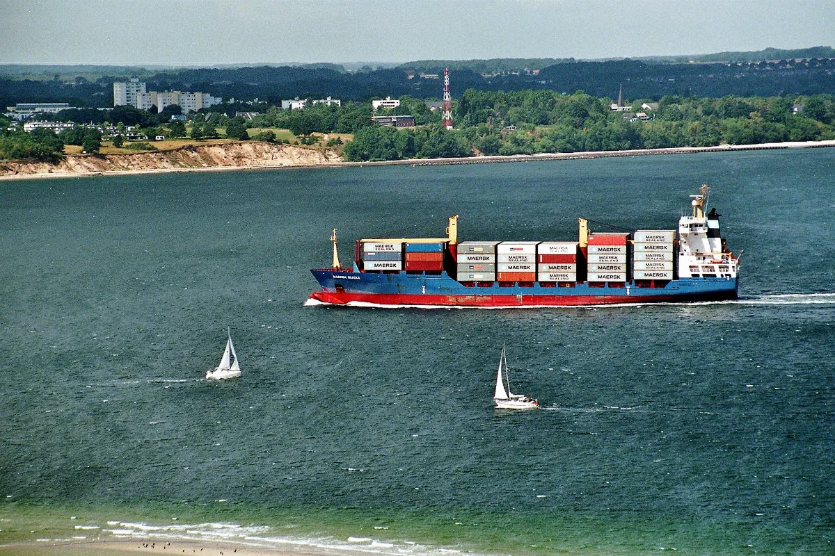 Laboe, Blick Vom Marineehrenmal Nach Pries