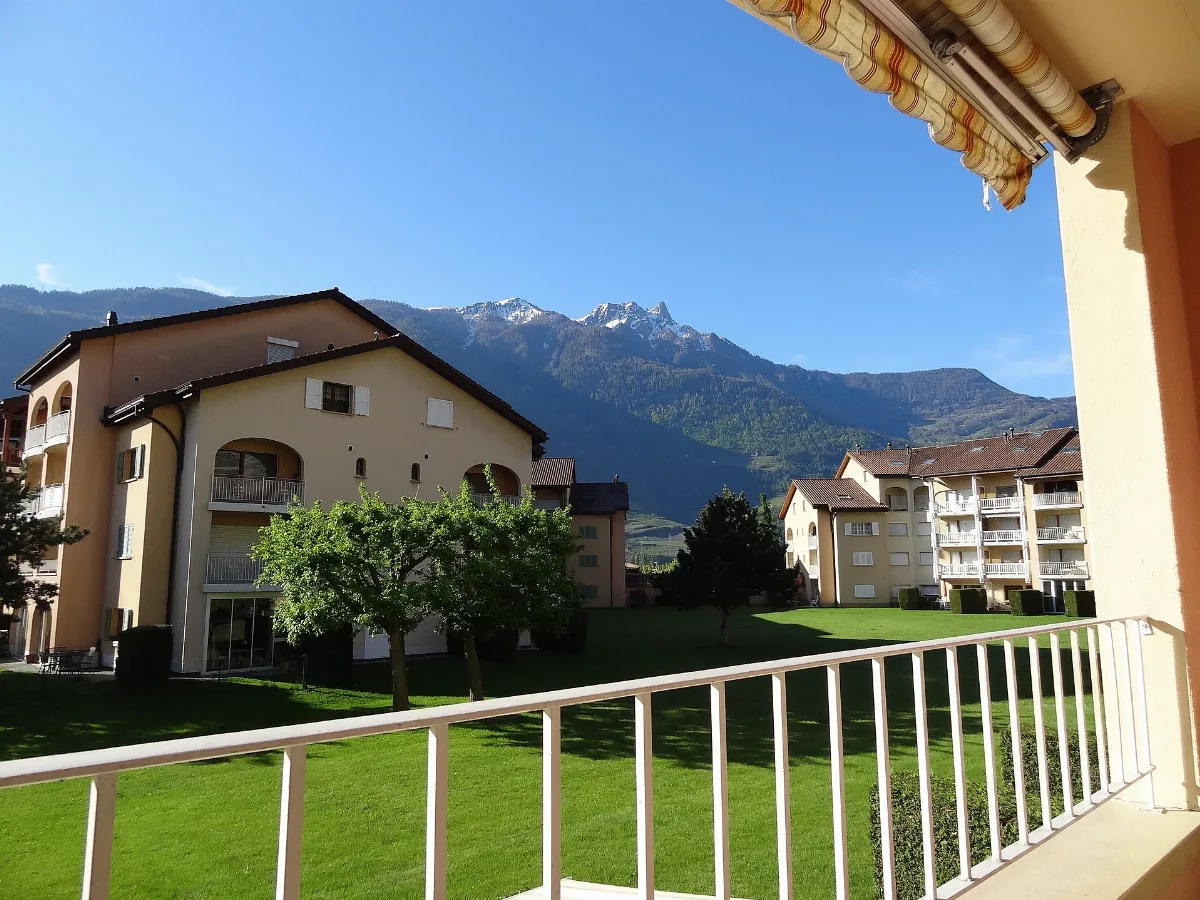 Les Bains De Saillon's Sight Toward "Pierre Avoi" On Spring Panoramio