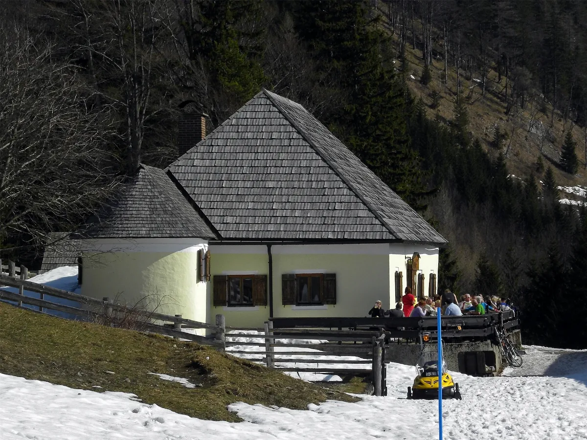 Lilienfeld Muckenkogel Almanlage Klostereben Mit Angebauter Kapelle