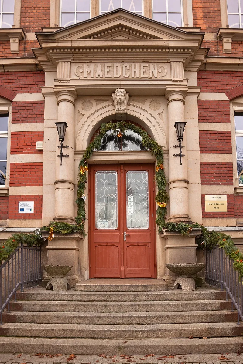 Loebau Pestalozzi Schule Eingang Fuer Maedchen
