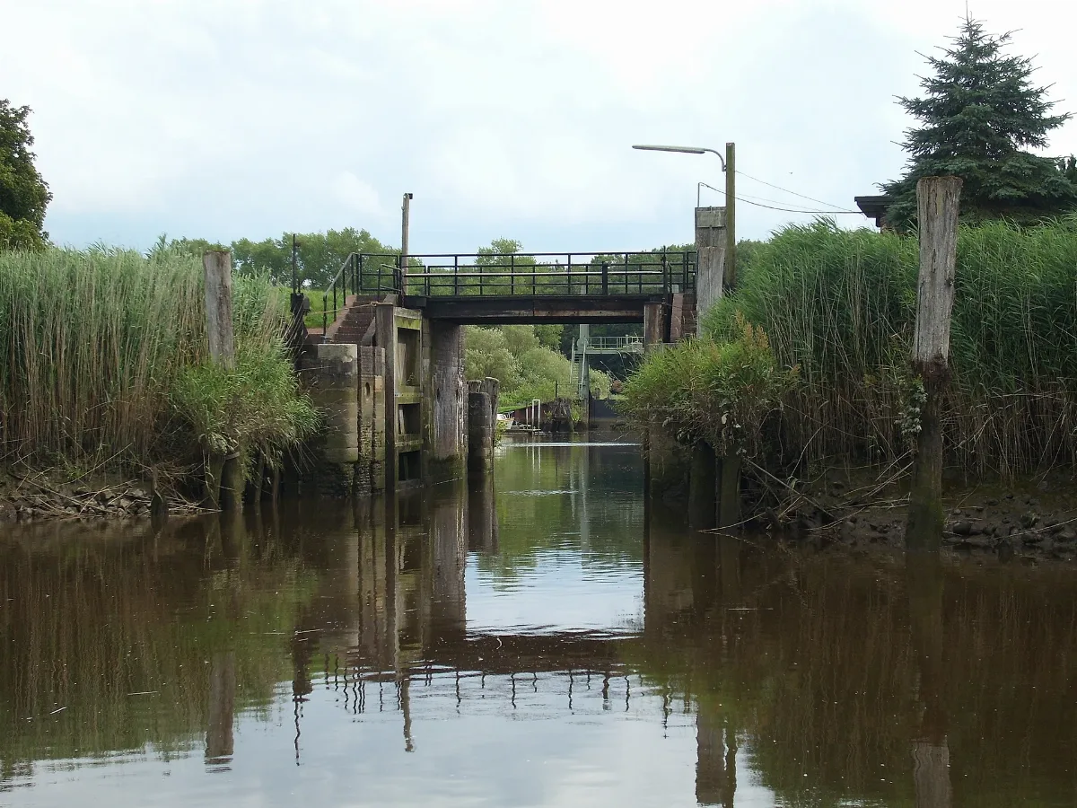 Münsterdorf Schleuse Zum Hafen July 2009 Sl273205