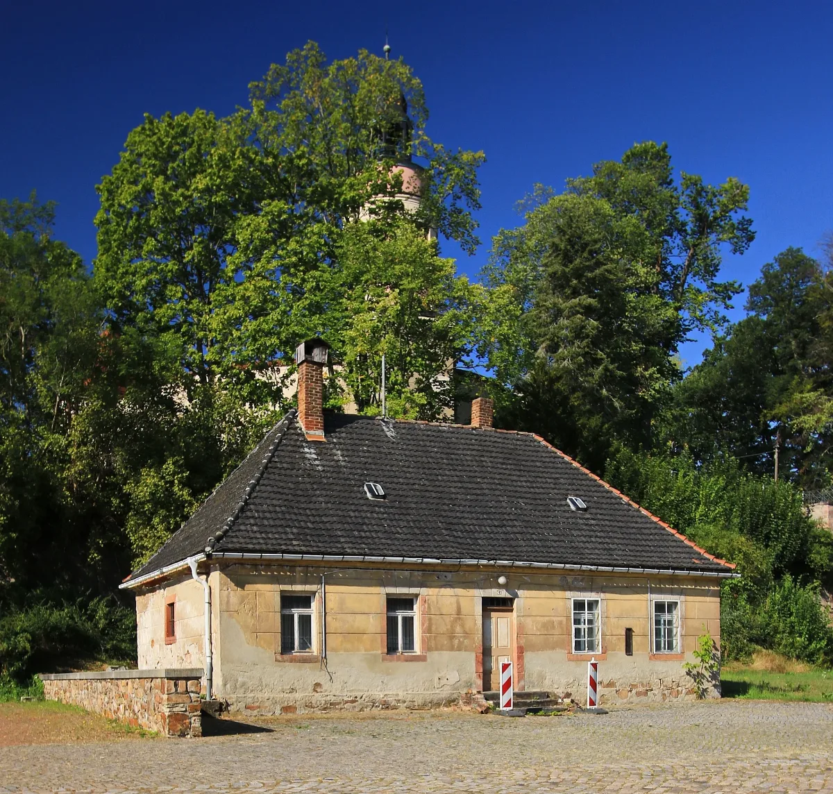 Nebengebäude An Der St. Mauritiuskirche In Wolkenburg Kaufungen, Sachsen 2H1A9660Wi