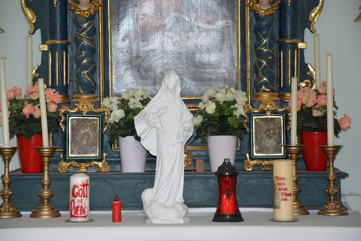 Oberlienz Maria Trost Kapelle Altardeko