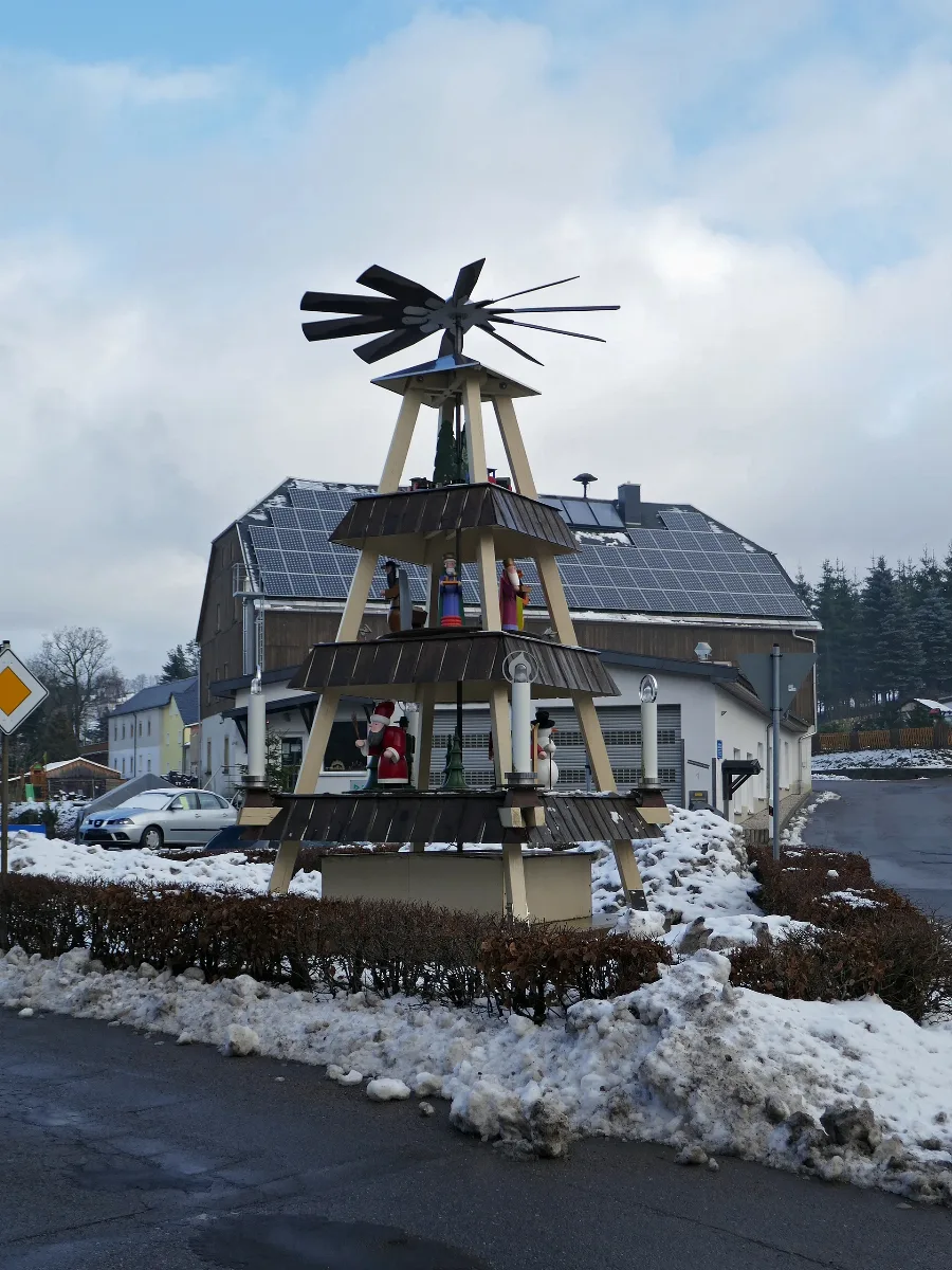 Ortspyramide Neuhausen Im Erzgebirge Neuwernsdorfer Weg (4)
