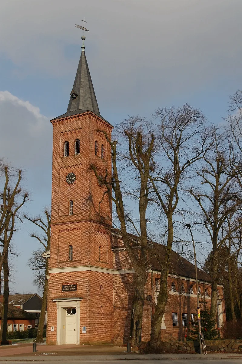Quickborn, Marienkirche, Südwestansicht