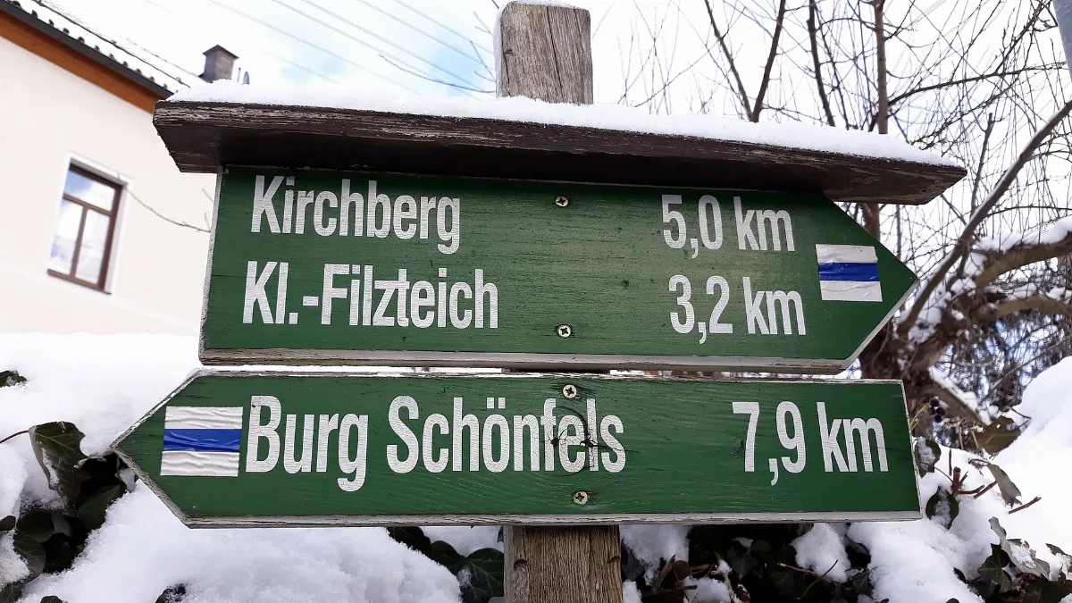 Wegweiser In Hirschfeld (Sachsen), Kirchberg 5,0 Km