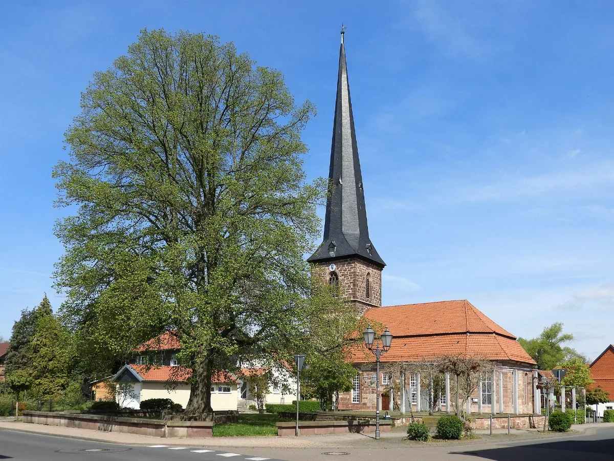 Wehretal Reichensachsen Im Nordhessischen Werra Meißner Kreis Der Anger Und Die Evangelische Pfarrkirche