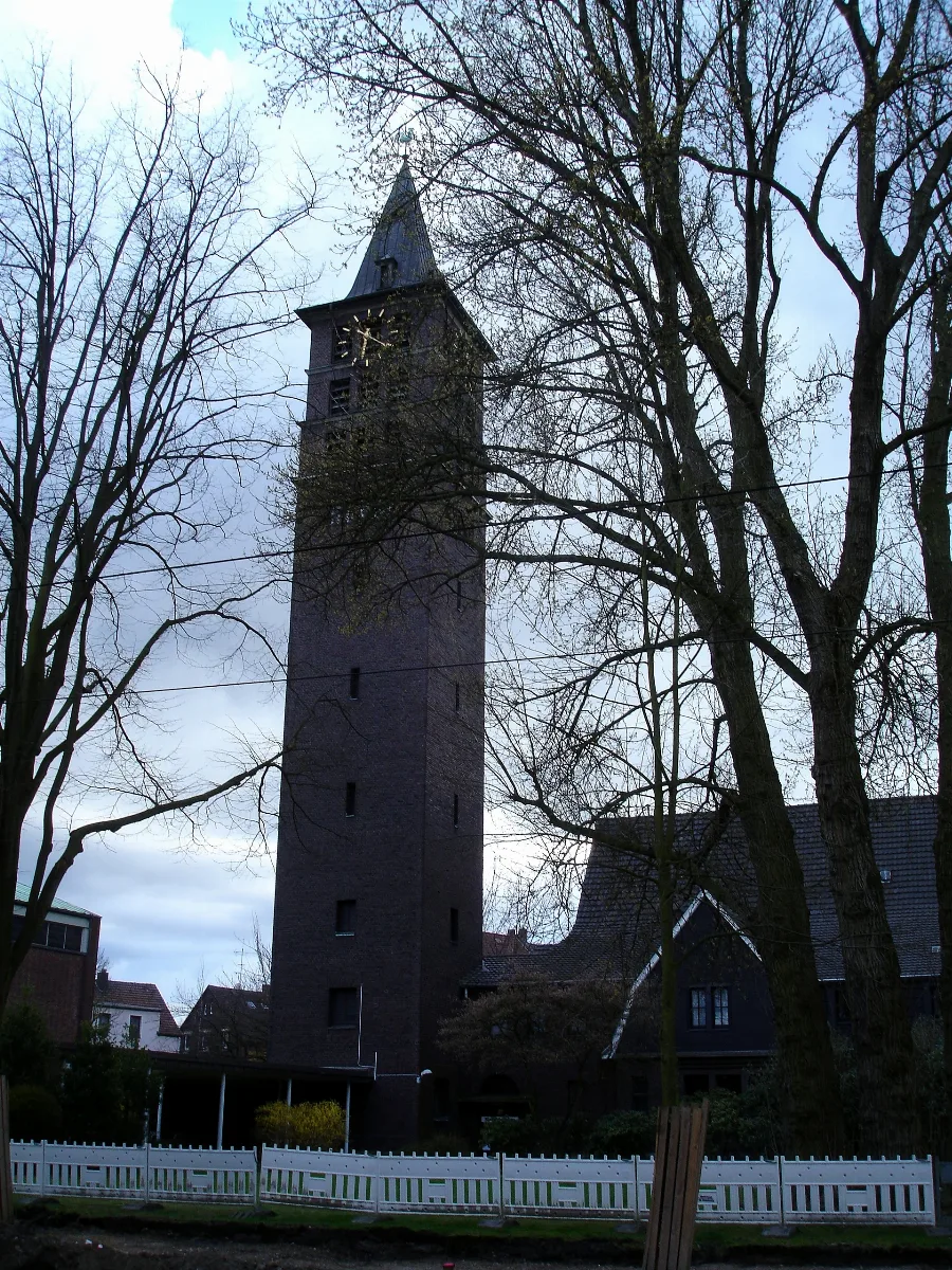 Zwoelf Apostel Kirche Wanne Sued